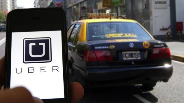 Taxistas porteños, en pie de guerra por la polémica aplicación Uber
