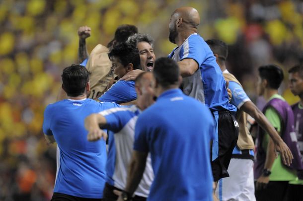 Gremio tiene un pie y medio en la final