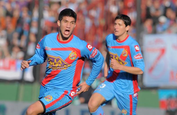 Arsenal busca seguir al acecho ante un comprometido Central