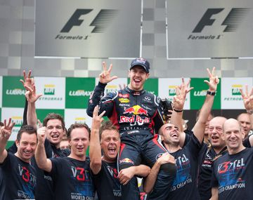 Vettel se coronó tricampeón en una definición vibrante