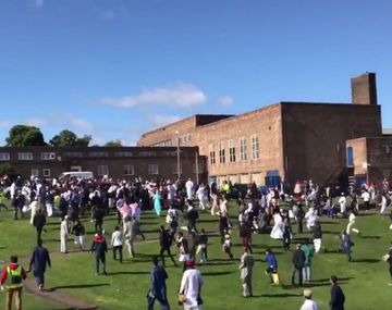 Un auto atropelló a seis personas durante una fiesta musulmana en Newcastle