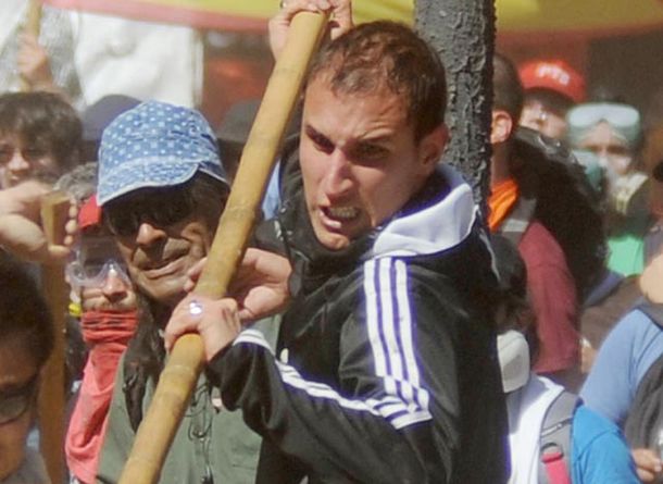 Se entregó el militante del Partido Obrero acusado de agredir a un policía durante los incidentes en el Congreso