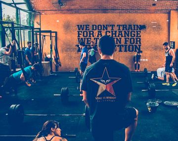 Se desplomó en un gimnasio mientras hacía crossfit y murió