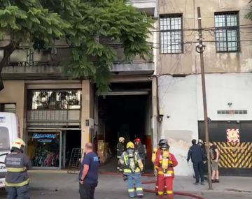 La insólita causa del incendio en una histórica fábrica de bicicletas en Barracas