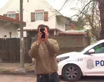 Vecinos de Ituzaingó denuncian que un hombre del barrio los ataca