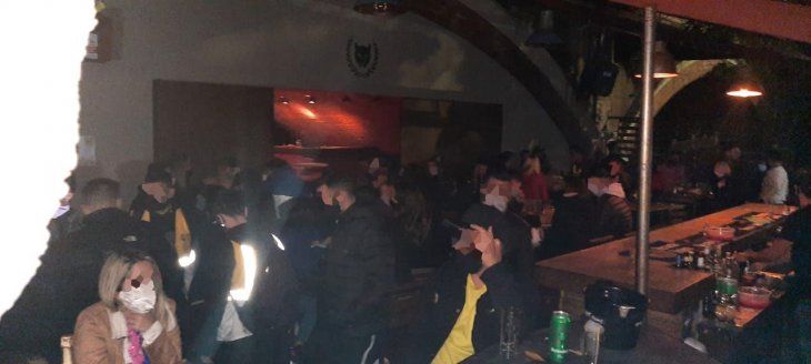 Fiesta clandestina con más de 50 personas y cocaína rosa