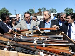 el plan de desarme, declarado como modelo por la onu el plan de desarme, declarado como modelo por la onu