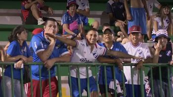 La polémica burla de los hinchas de Nacional a Chapecoense La polémica burla de los hinchas de Nacional a Chapecoense
