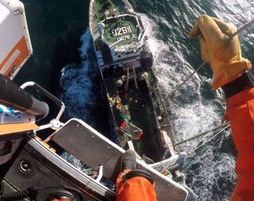 Impresionante rescate de Prefectura: salvaron a un pescador en Bahía Blanca