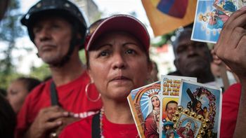 venezolanos salieron a las calles por la salud de chavez venezolanos salieron a las calles por la salud de chavez