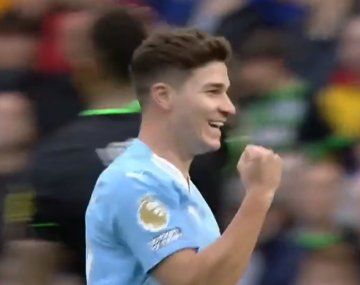 El golazo de Julián Álvarez para el triunfo del Manchester City ante el Brighton