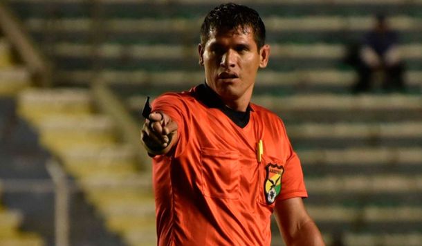 Un árbitro murió en pleno partido en la altura de Bolivia