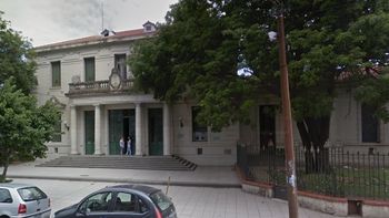 batalla campal en un colegio de santa fe entre alumnos y policias batalla campal en un colegio de santa fe entre alumnos y policias