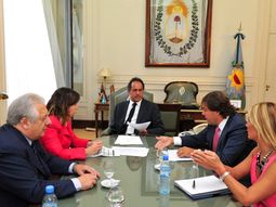 la provincia pagara por decreto el aumento del 30,9% a los docentes la provincia pagara por decreto el aumento del 30,9% a los docentes