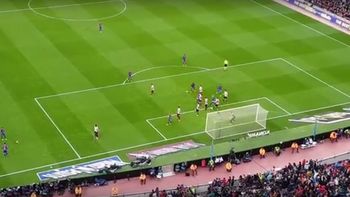 Desde la tribuna, así grabaron y festejaron el gol de Messi. Desde la tribuna, así grabaron y festejaron el gol de Messi.