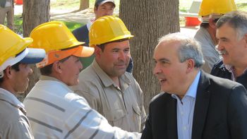 detienen a ex secretario de obras publicas arrojando dolares a un monasterio detienen a ex secretario de obras publicas arrojando dolares a un monasterio