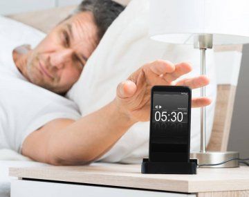 Descubren cuántas veces conviene poner la alarma del despertador