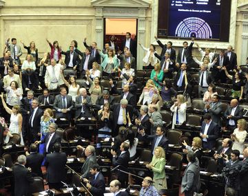 Jura de Diputados: silbidos
