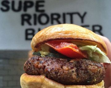 Polémica por la elección de la mejor hamburguesa del mundo: no tiene carne