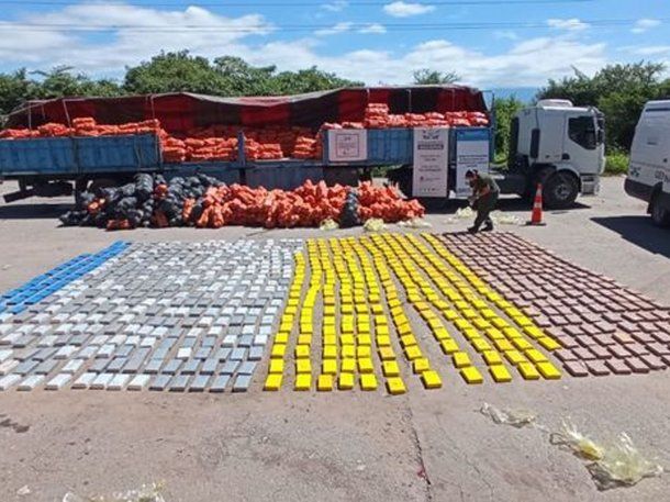 Salta: Gendarmería secuestró 861 kilos de cocaína ocultos en zapallos