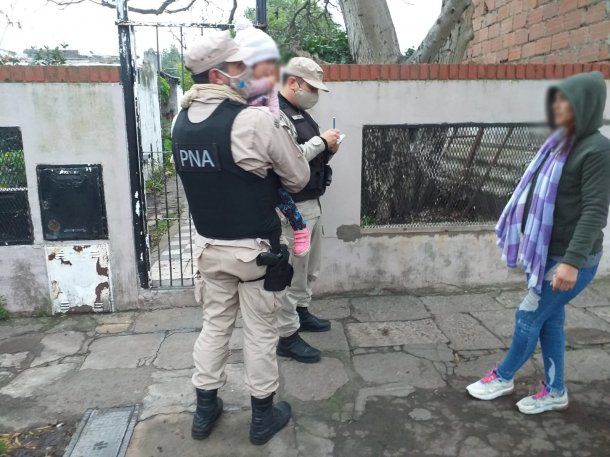 Una niña se ahogó con un caramelo y un prefecto le salvó la vida