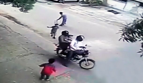 El video en el que se secuestra un nene causó conmoción en la India