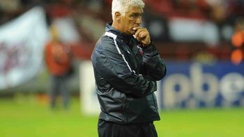 independiente: pese al bajon futbolistico, de felippe ni piensa en renunciar independiente: pese al bajon futbolistico, de felippe ni piensa en renunciar