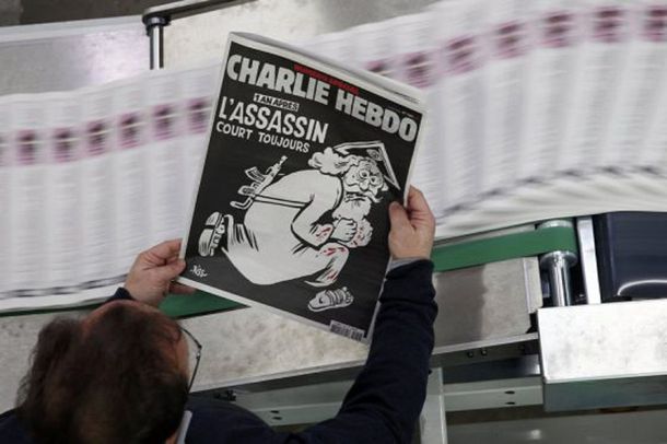 Charlie Hebdo vuelve a apostar a la polémica para recordar aniversario del ataque contra su redacción