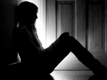 Extorsionó a su hija de 15 años para que tuviera sexo con él