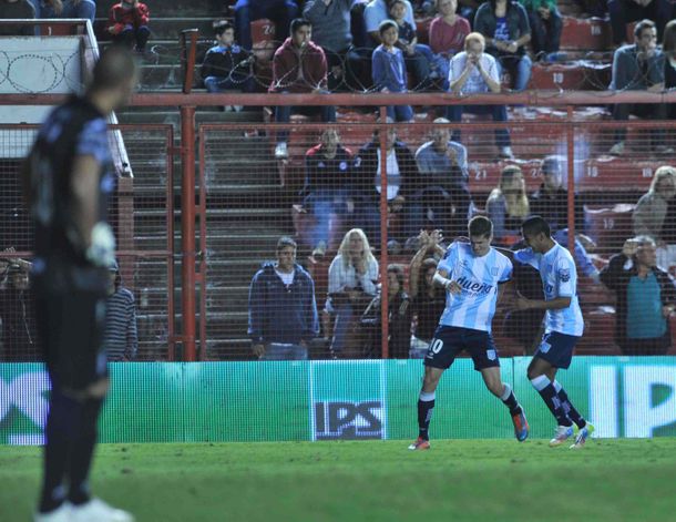 Racing venció con lo justo a Argentinos Juniors y le dio algo de aire a Mostaza Merlo