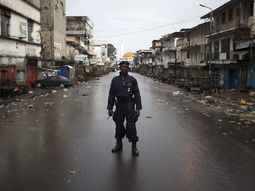 nadie puede salir de su casa nadie puede salir de su casa