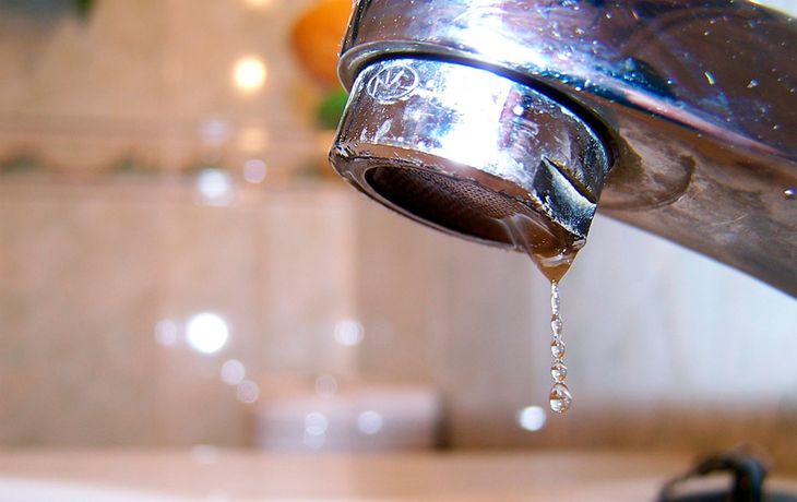 Sigue con baja presión el servicio de agua corriente