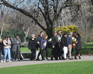 Cómo fue el último adiós a Mariano Caprarola: los famosos que asistieron