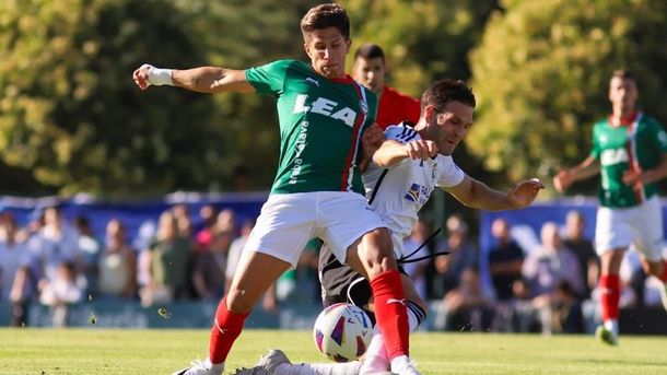 Giuliano Simeone sufrió una grave lesión en un amistoso en Alavés y tuvo que irse en ambulancia