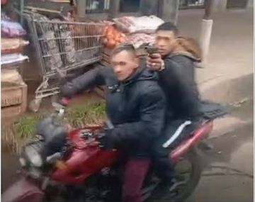 Un colectivero intentó frustrar un robo y los ladrones amenazaron a los pasajeros con un arma