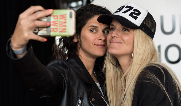 Sofía Elliot y Valentina Godfrid: las actrices que explican Cómo salir del clóset en YouTube