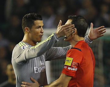 ¿Hasta cuándo? Otra patada sin pelota de CR7 que nadie vio