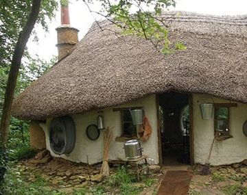 Un hombre construye una casa por solo 240 dólares