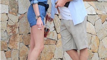 charlie sheen a los besos con una estrella porno charlie sheen a los besos con una estrella porno