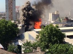 incendio en la boca deja 16 heridos: trabajan 8 dotaciones de bomberos incendio en la boca deja 16 heridos: trabajan 8 dotaciones de bomberos