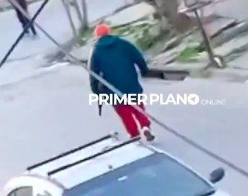 Loma Hermosa: salió a la calle con una ametralladora para amenazar a deudores