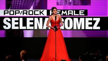 Reapareció Selena Gomez. Reapareció Selena Gomez.