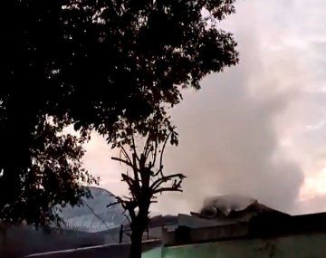 Voraz incendio destruyó una distribuidora de cerveza
