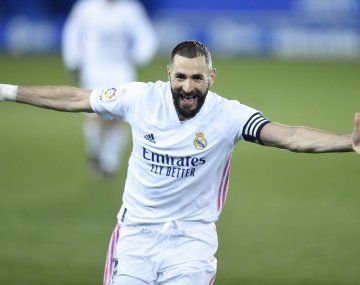 Bajo una lluvia torrencial