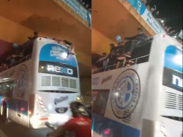 El micro que llevaba a los jugadores de Belgrano pasó raspando abajo de un puente