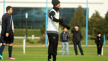 ¿era la solucion? mientras brasil fracasaba, ronaldinho le marco a independiente ¿era la solucion? mientras brasil fracasaba, ronaldinho le marco a independiente