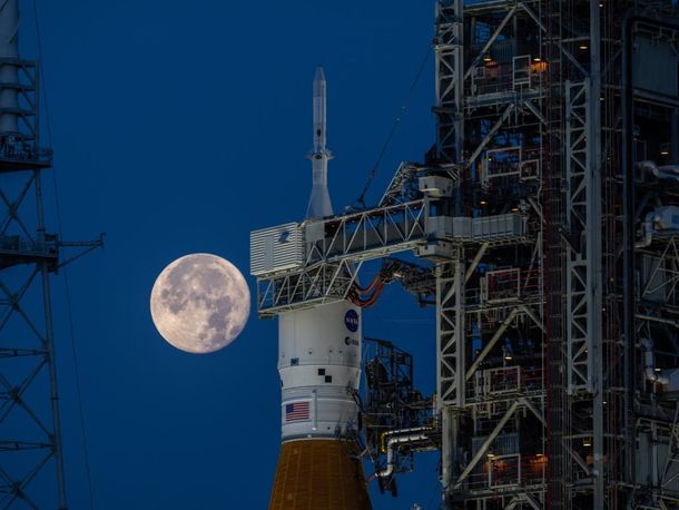 Cuándo volverá la NASA a lanzar su nuevo megacohete a la Luna
