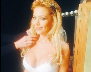 Evangelina Anderson se prueba lencería: ¿Este es para la noche de bodas?