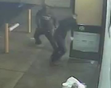 Un sin techo atacó con un hacha a un hombre en Estados Unidos