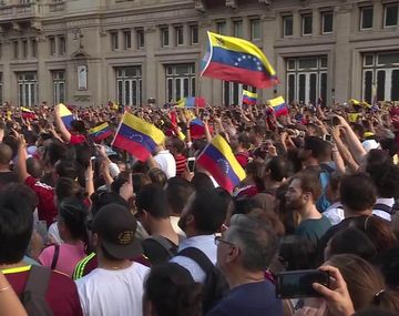 Buscan facilitar el ingreso de venezolanos al país por la crisis humanitaria